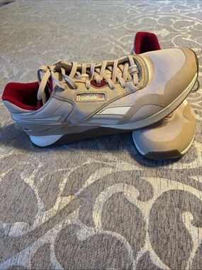 Reebok Classic Nano Men’s Beige Sneakers with Red Lining Size 11.5